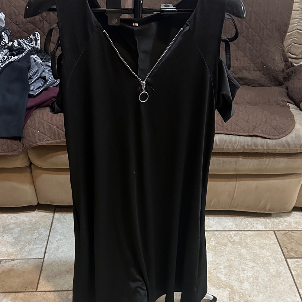 Chic Black Zipper Mini Dress
